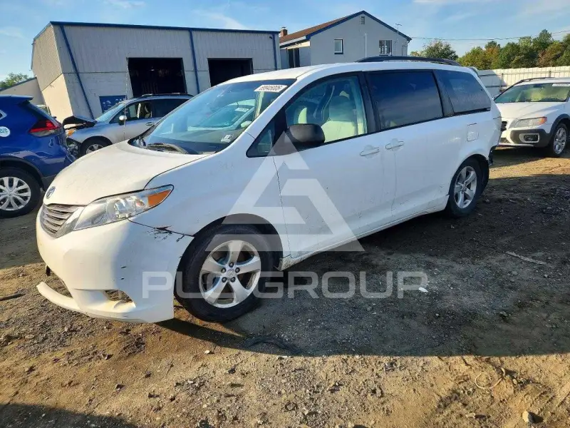2011 Toyota SIENNA фото