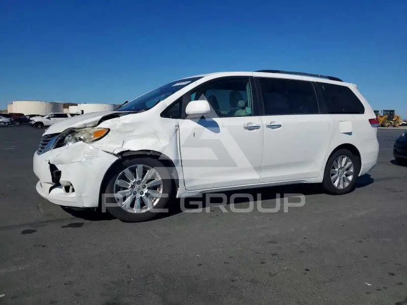 2011 Toyota SIENNA photo