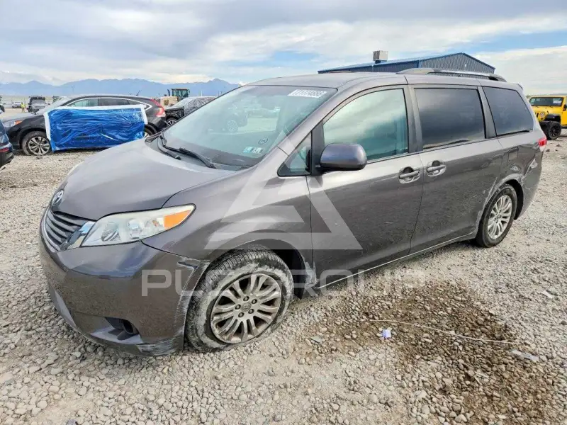 2011 Toyota SIENNA фото