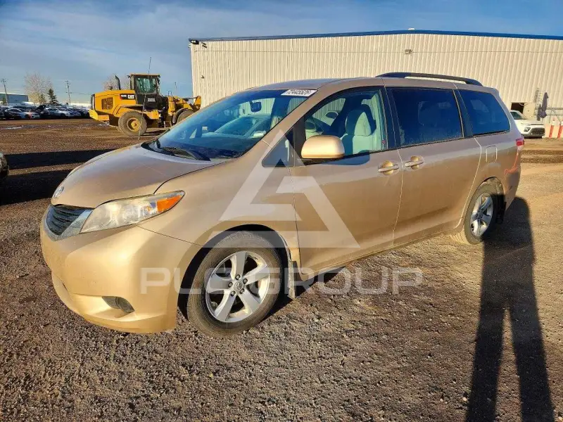 2011 Toyota SIENNA фото
