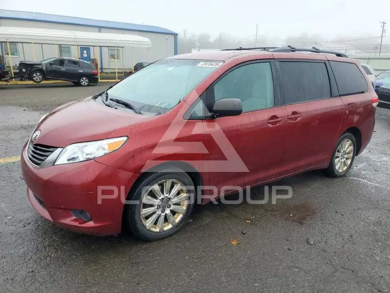 2011 Toyota SIENNA фото