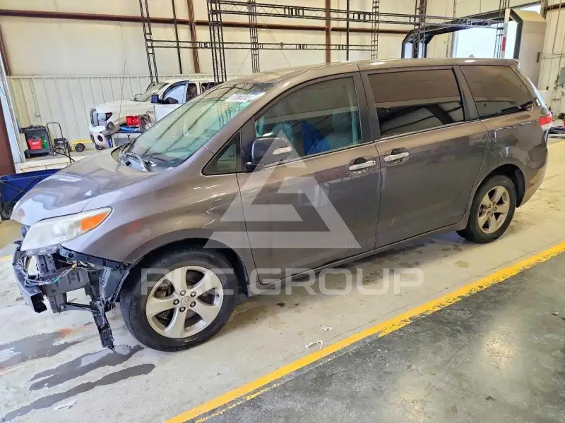 2011 Toyota SIENNA фото