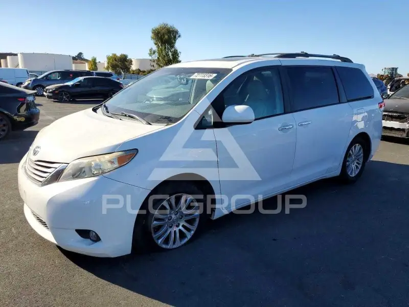 2011 Toyota SIENNA фото