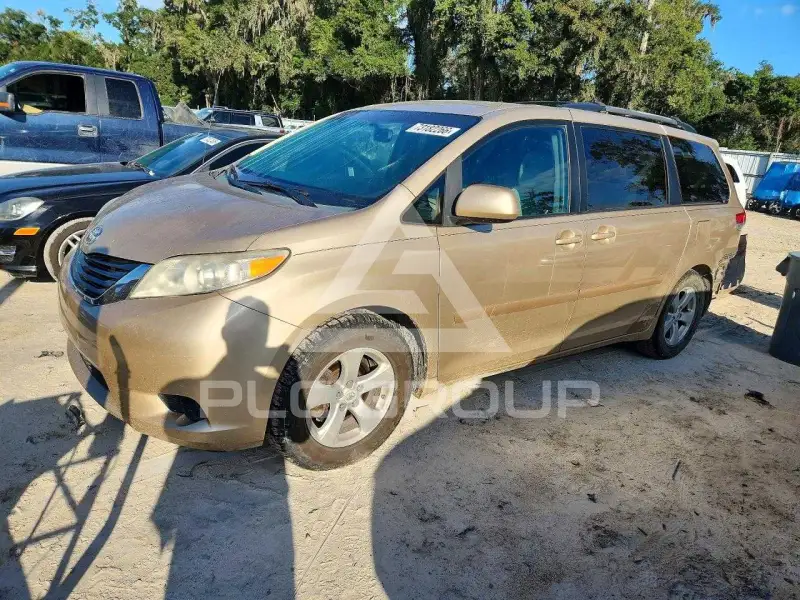 2011 Toyota SIENNA фото