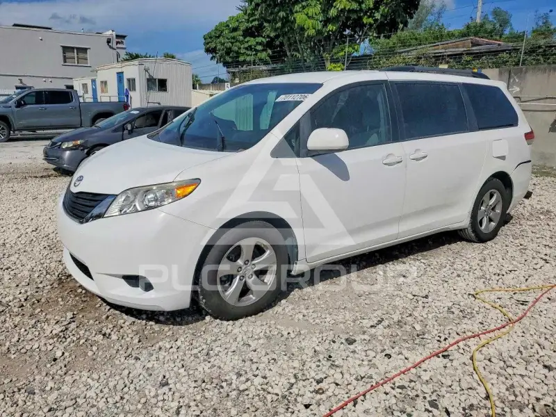 2011 Toyota SIENNA фото