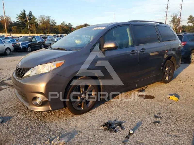 2011 Toyota SIENNA фото