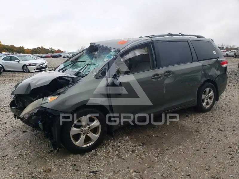 2011 Toyota SIENNA фото