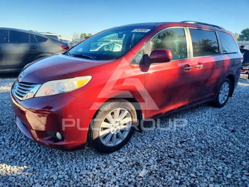 2011 Toyota SIENNA photo