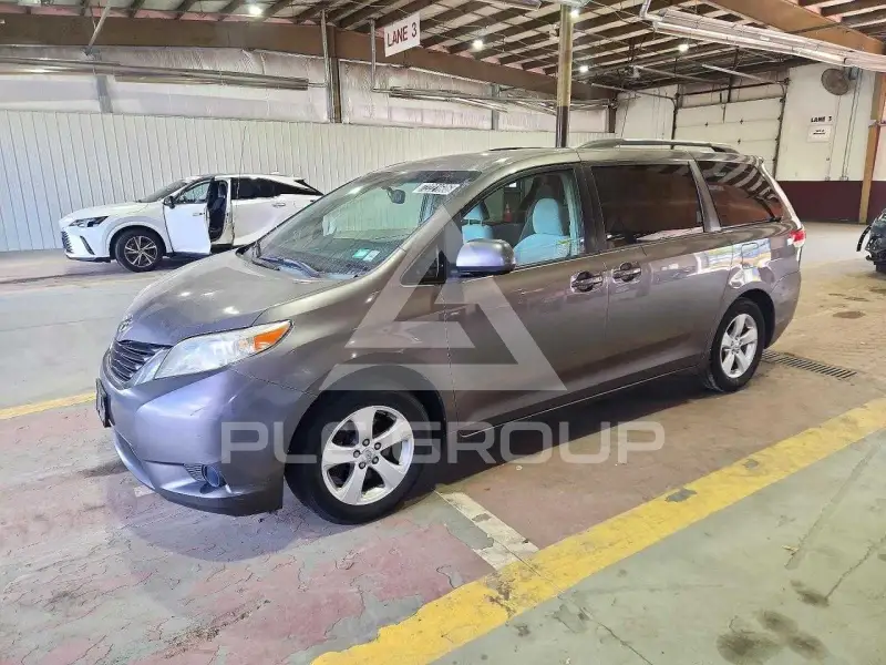 2011 Toyota SIENNA фото
