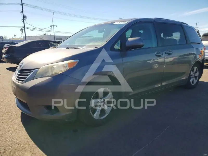 2011 Toyota SIENNA photo