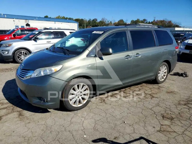2011 Toyota SIENNA фото