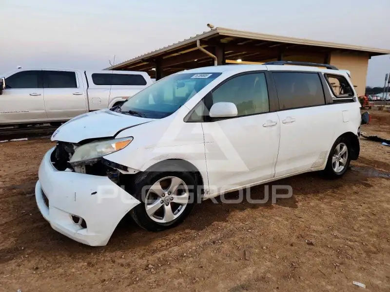 2011 Toyota SIENNA фото