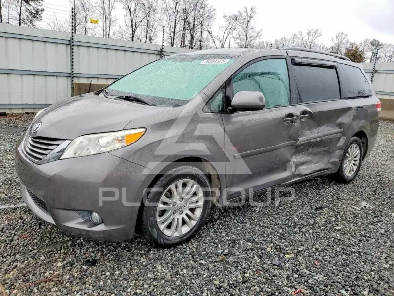 2011 Toyota SIENNA фото