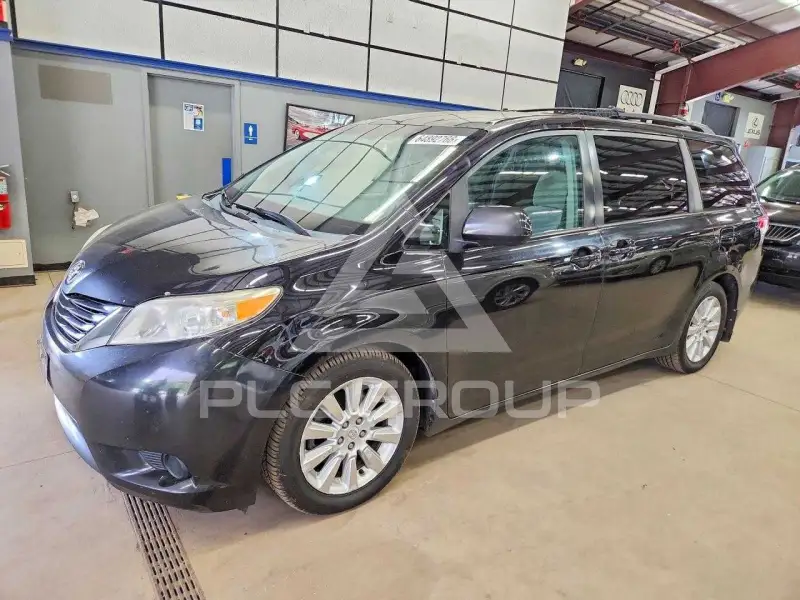 2011 Toyota SIENNA фото