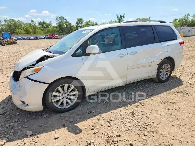 2011 Toyota SIENNA фото