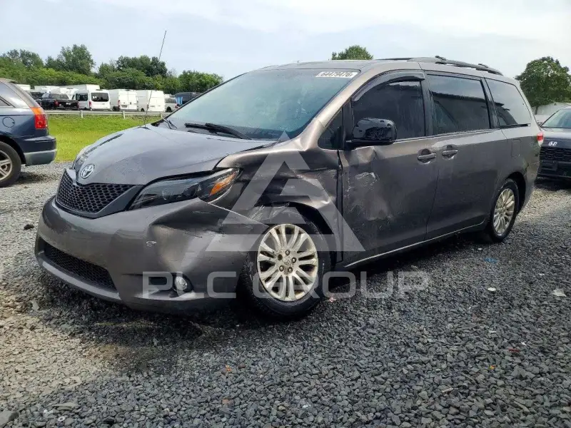 2011 Toyota SIENNA фото