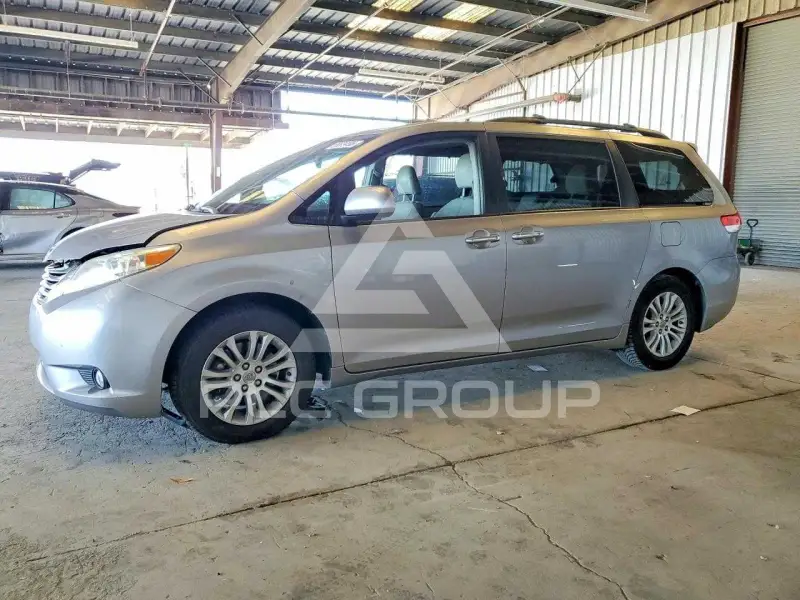 2011 Toyota SIENNA фото