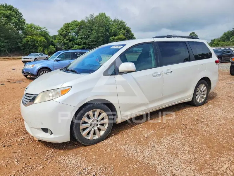 2011 Toyota SIENNA фото