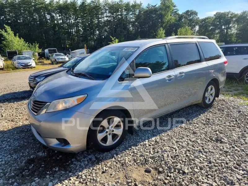 2011 Toyota SIENNA photo