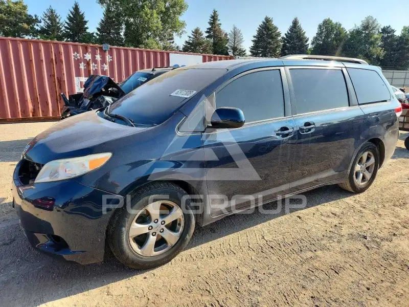 2011 Toyota SIENNA photo