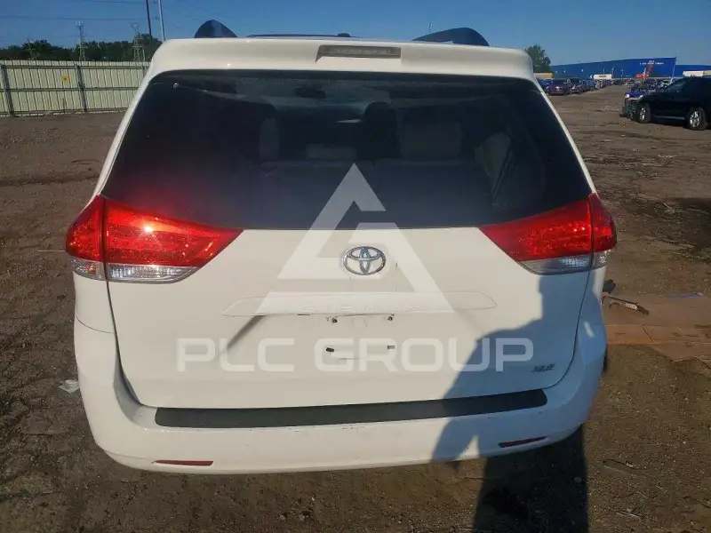 2011 Toyota SIENNA фото