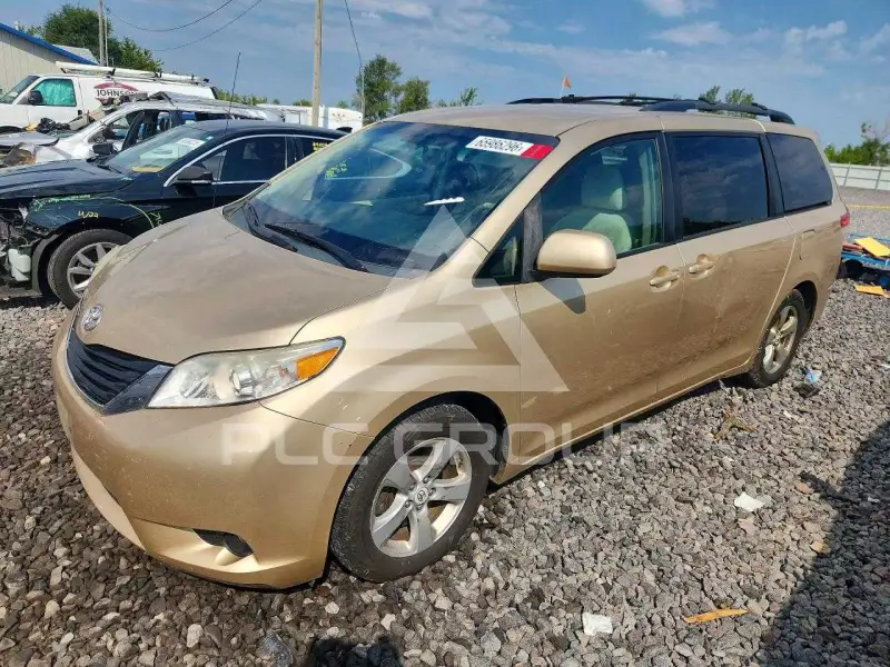 2011 Toyota SIENNA photo