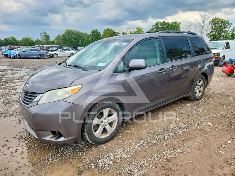 2011 Toyota SIENNA фото