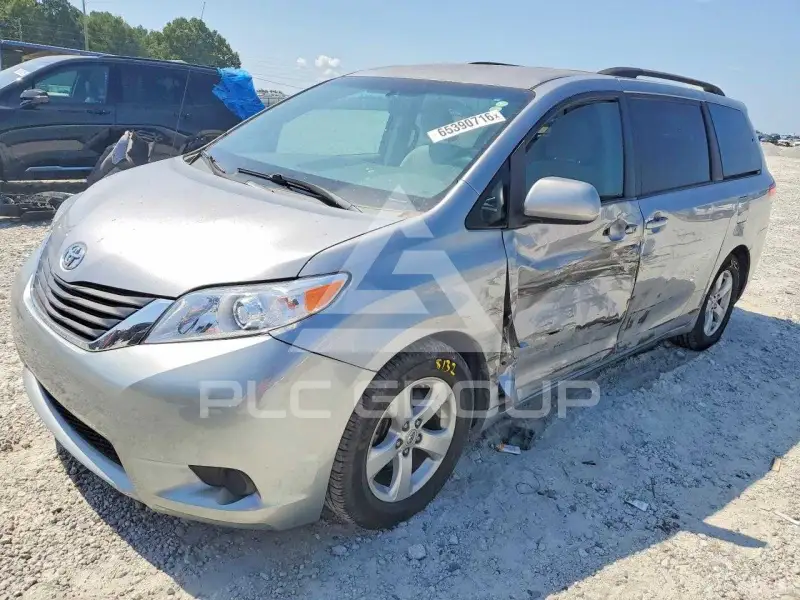 2011 Toyota SIENNA photo