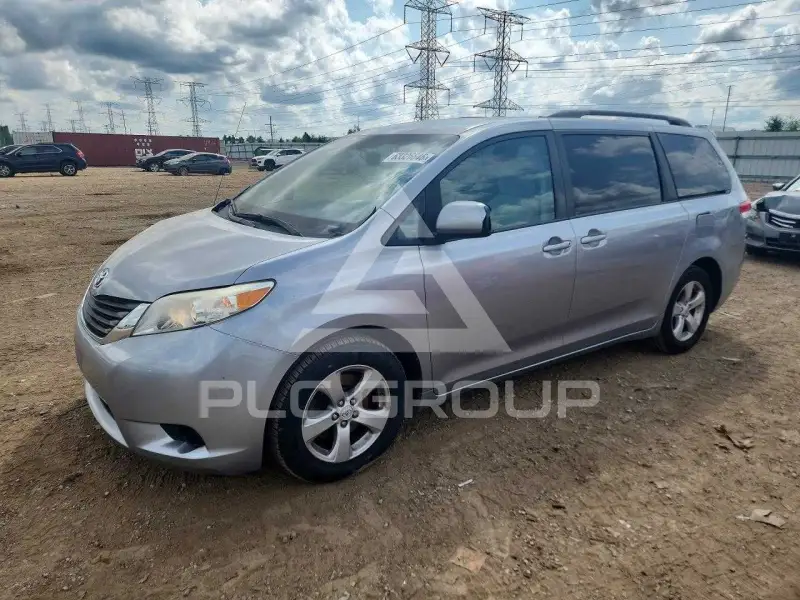 2011 Toyota SIENNA photo