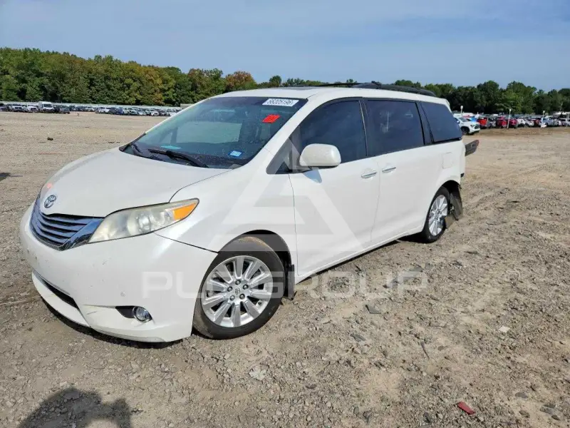 2011 Toyota SIENNA фото