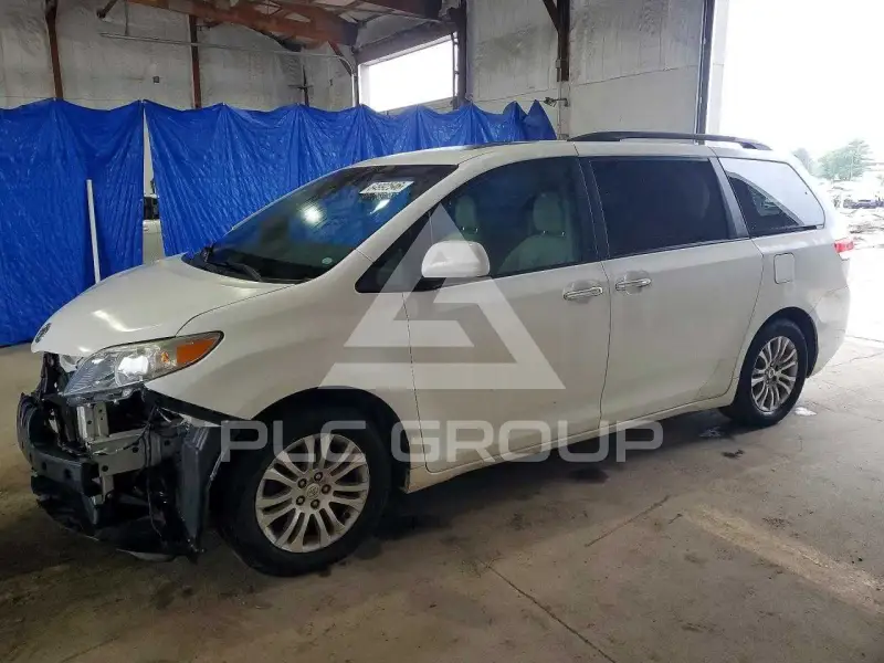 2011 Toyota SIENNA фото