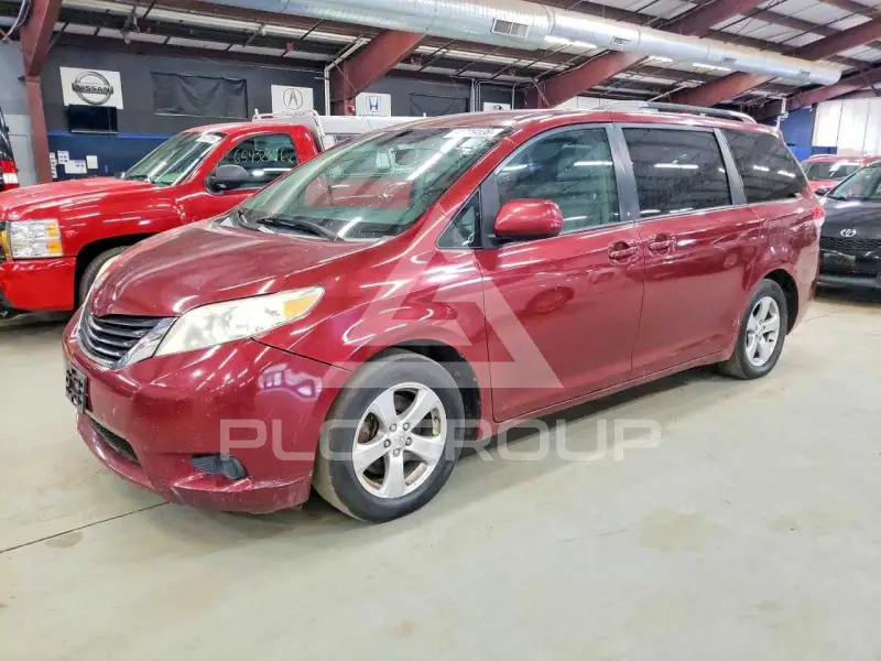 2011 Toyota SIENNA photo