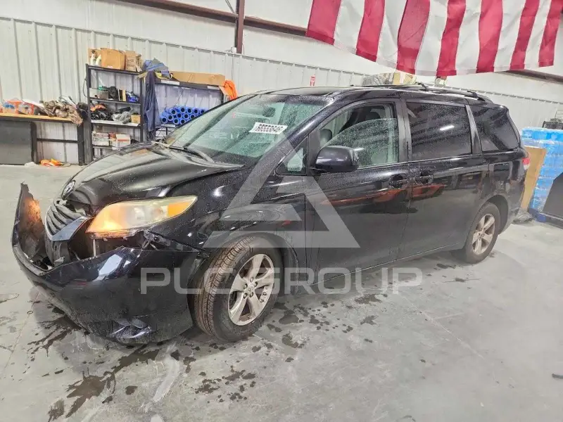 2011 Toyota SIENNA фото