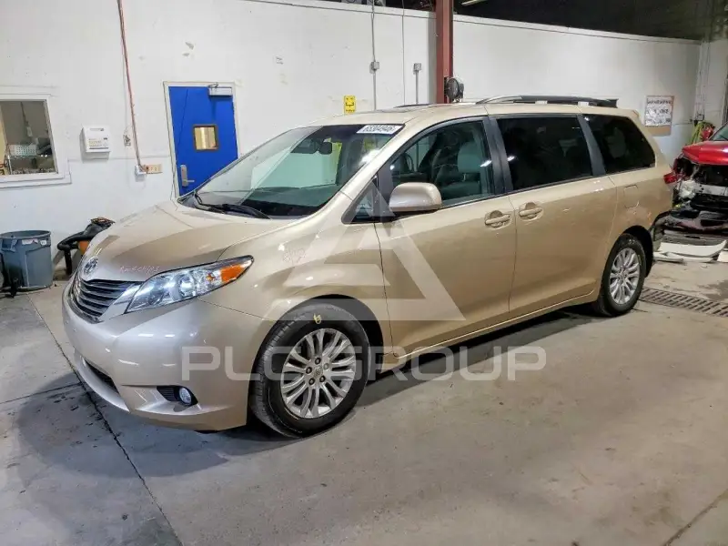 2011 Toyota SIENNA photo