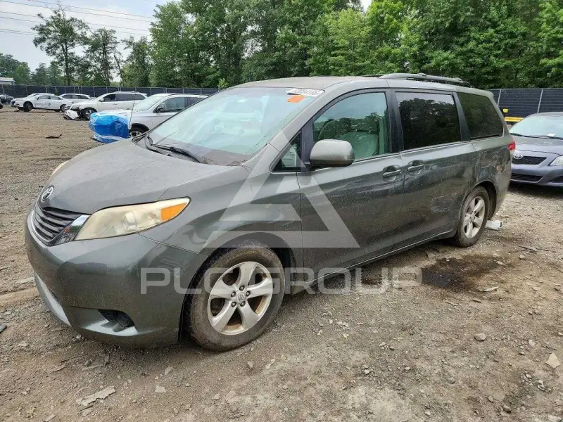 2011 Toyota SIENNA фото