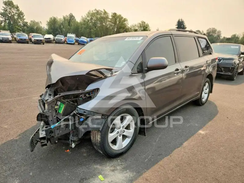2011 Toyota SIENNA фото