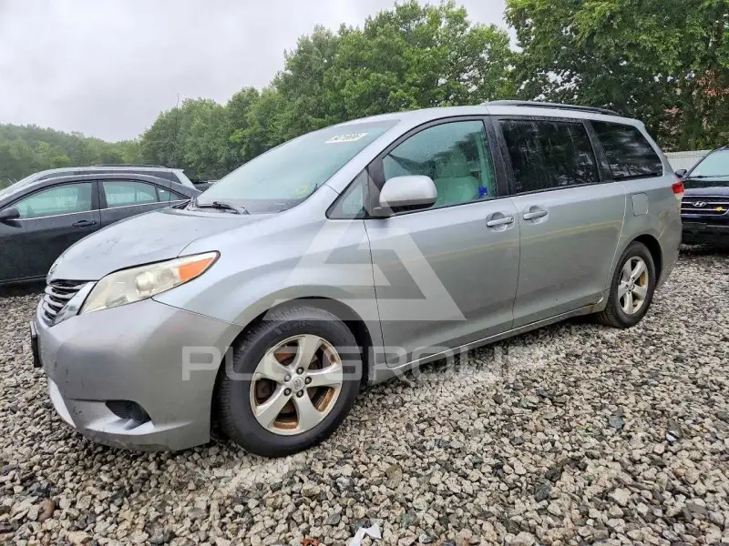 2011 Toyota SIENNA photo