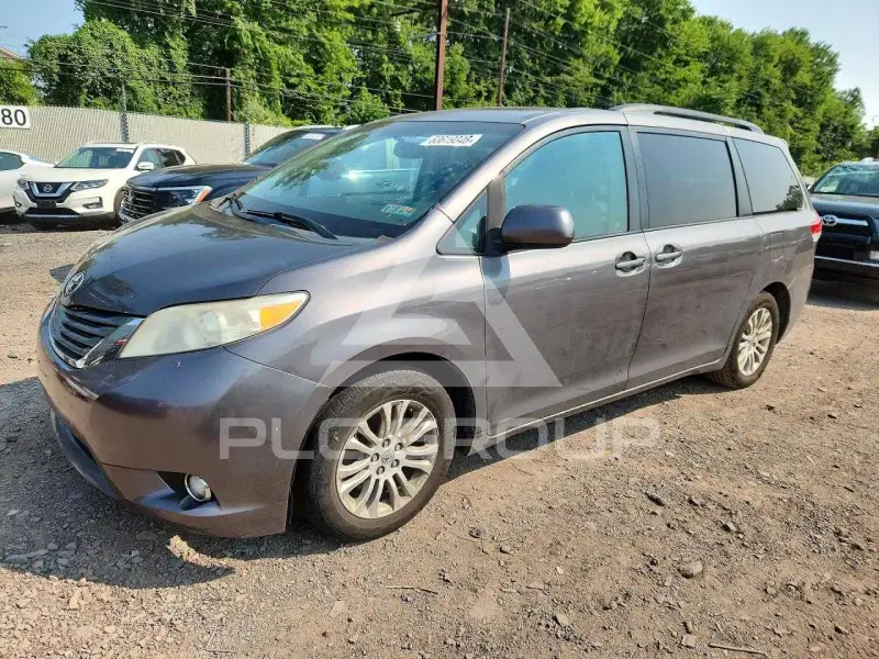2011 Toyota SIENNA фото