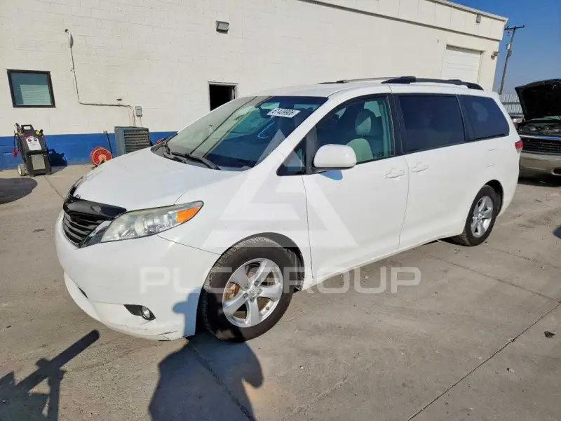 2011 Toyota SIENNA фото