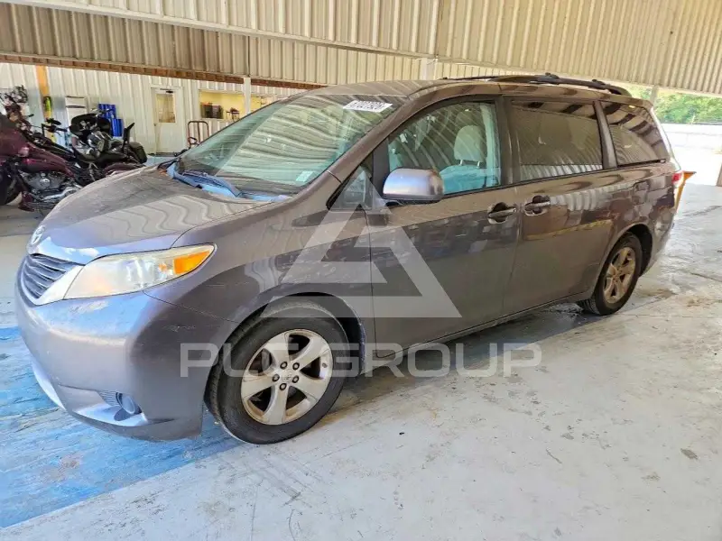 2011 Toyota SIENNA фото