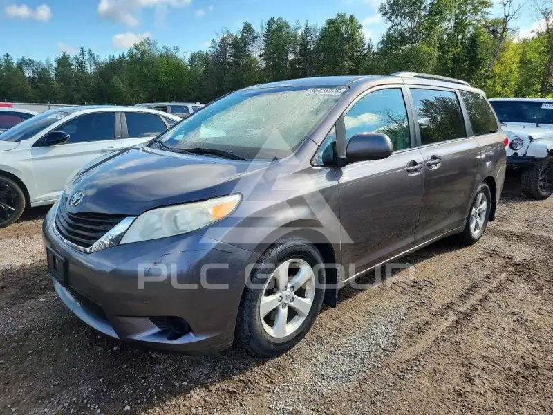 2011 Toyota SIENNA фото