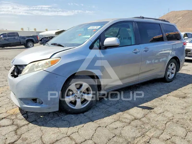 2011 Toyota SIENNA фото