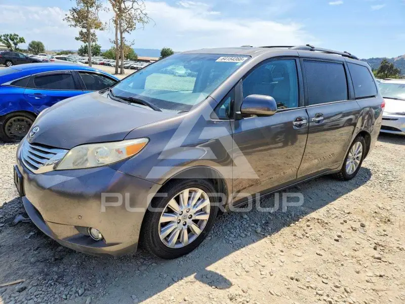 2011 Toyota SIENNA фото