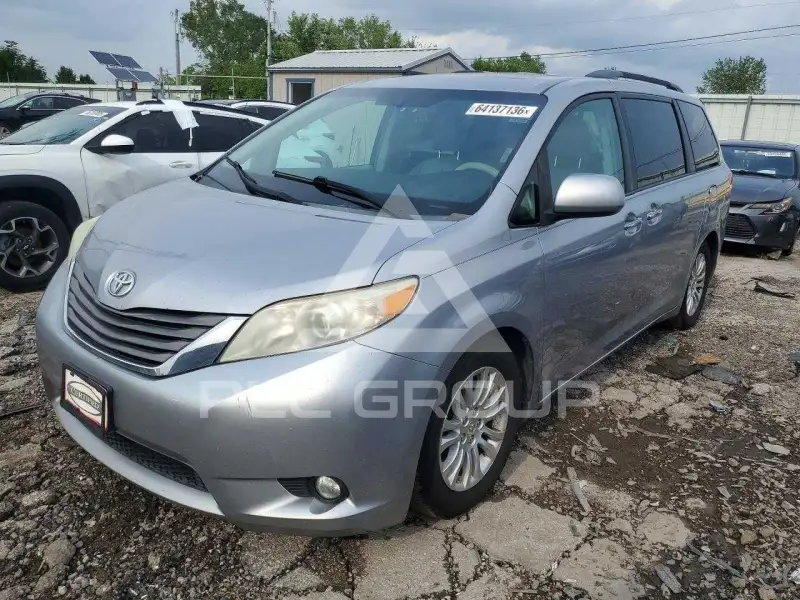 2011 Toyota SIENNA фото