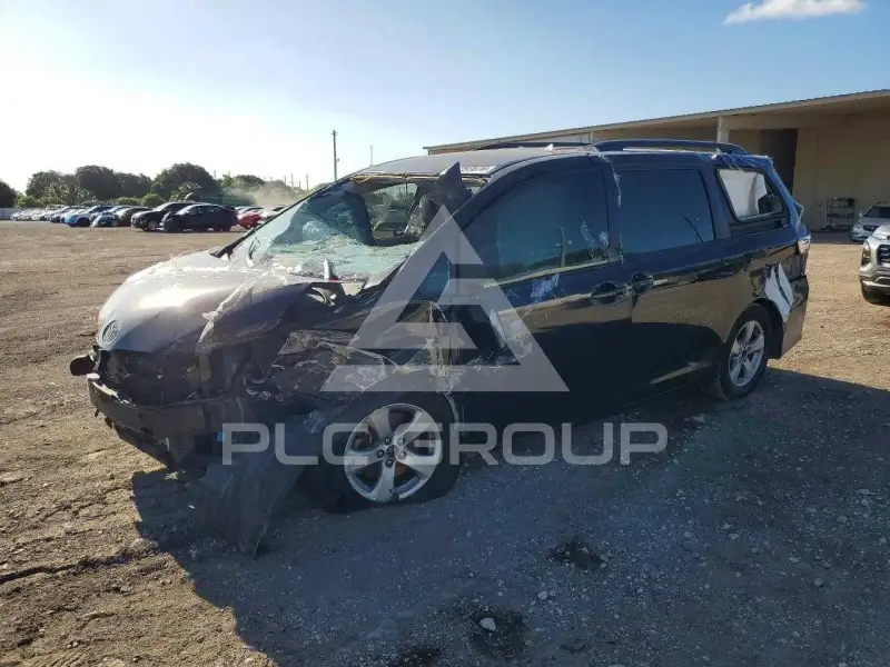 2011 Toyota SIENNA photo