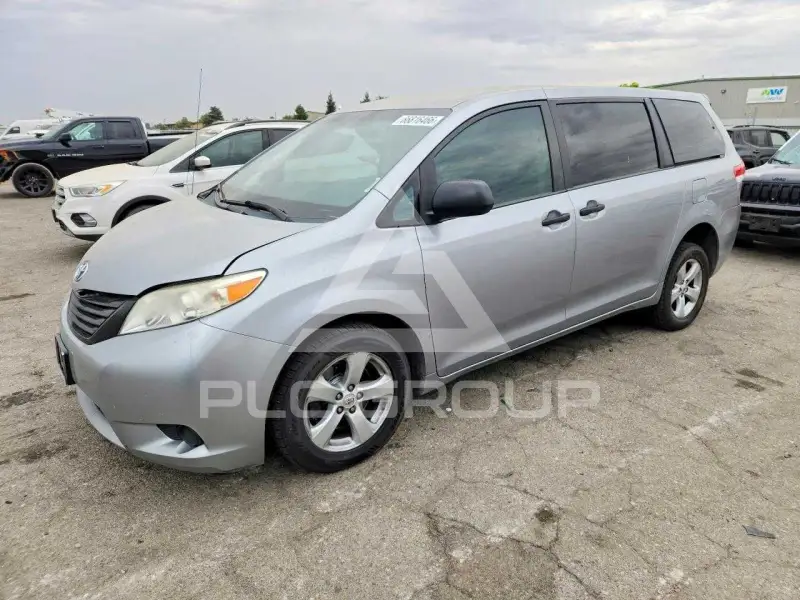 2011 Toyota SIENNA фото