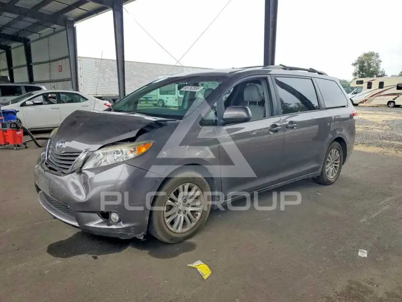 2011 Toyota SIENNA фото
