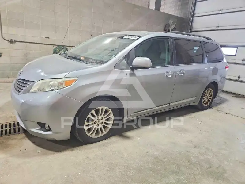 2011 Toyota SIENNA фото