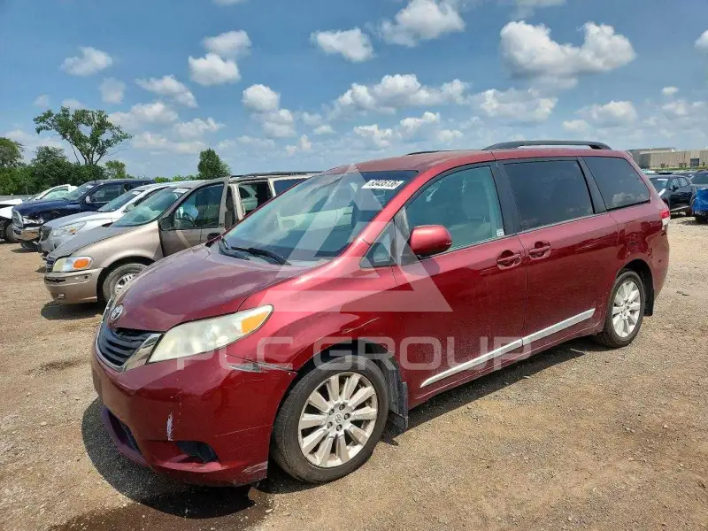 2011 Toyota SIENNA фото