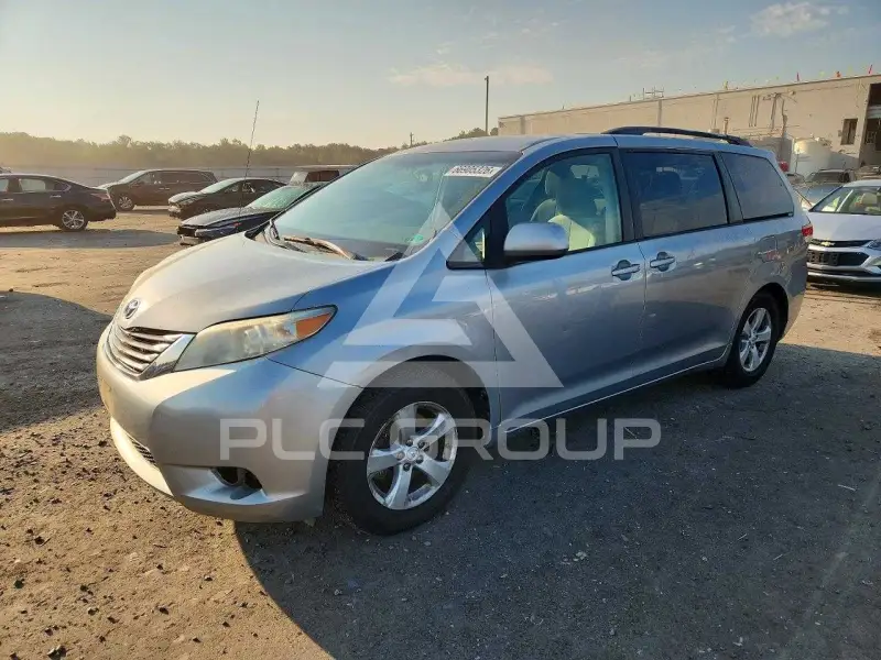 2011 Toyota SIENNA photo